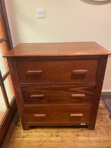 Wooden chest of drawers