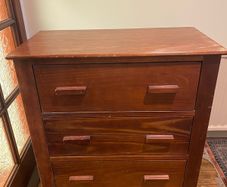Wooden chest of drawers
