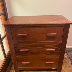 Wooden chest of drawers