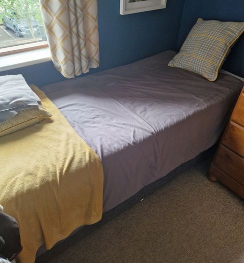 Single bed, excellent condition