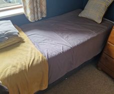 Single bed, excellent condition