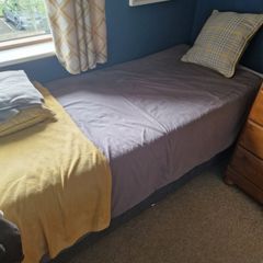 Single bed, excellent condition