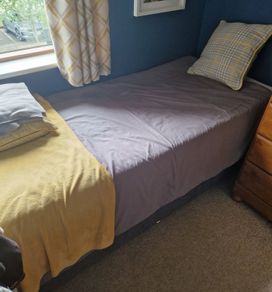 Single bed, excellent condition