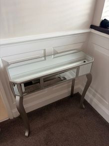 Vanity desk