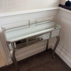 Vanity desk