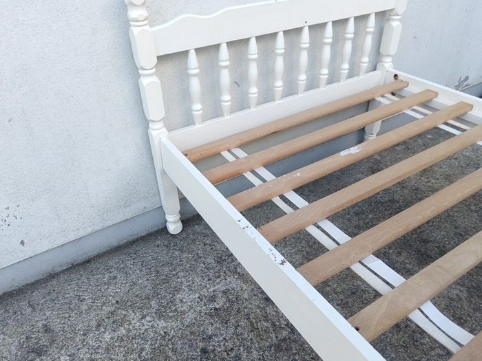 Single bed frames