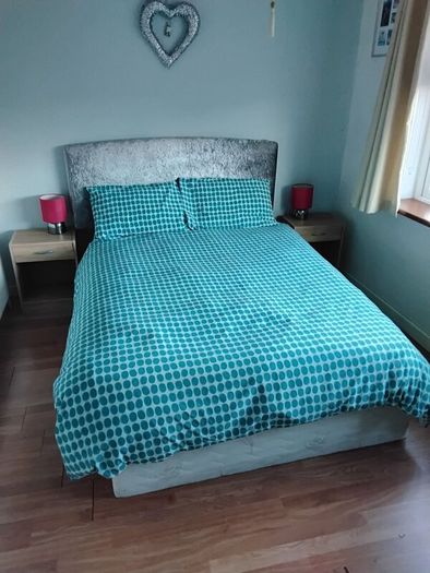Bed lockers lamps new matress headboard