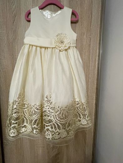 Girls dress size 4 years