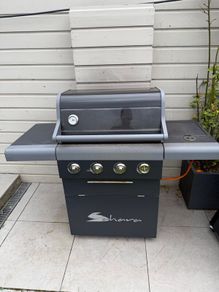 BBQ - 4 burner gas BBQ