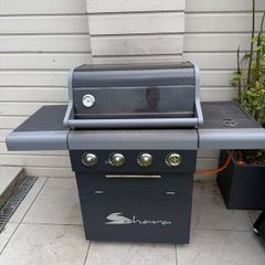 BBQ - 4 burner gas BBQ