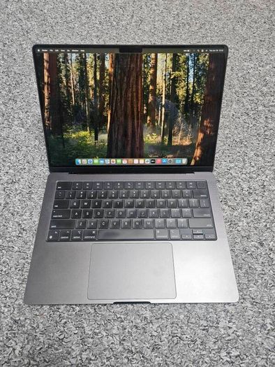 Macbook Pro 14 inch M3 Pro 18GB/1TB 12-core cpu 18-core gpu