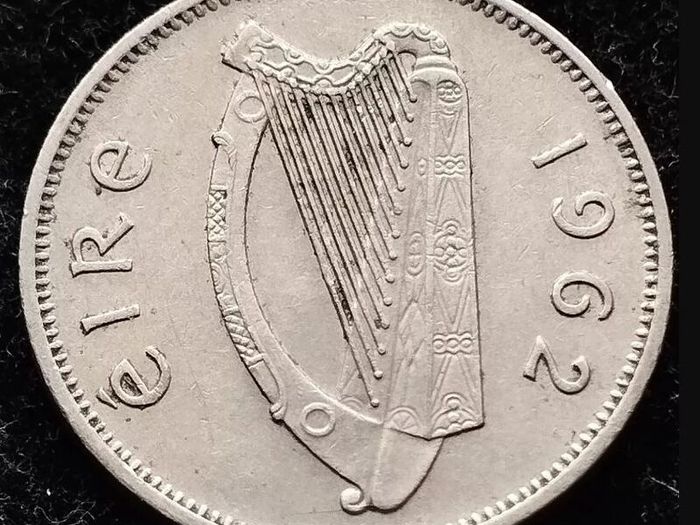 [#347] - Ireland 1962 | Irish 6p | Six Pence | Wolfhound | KM.13a