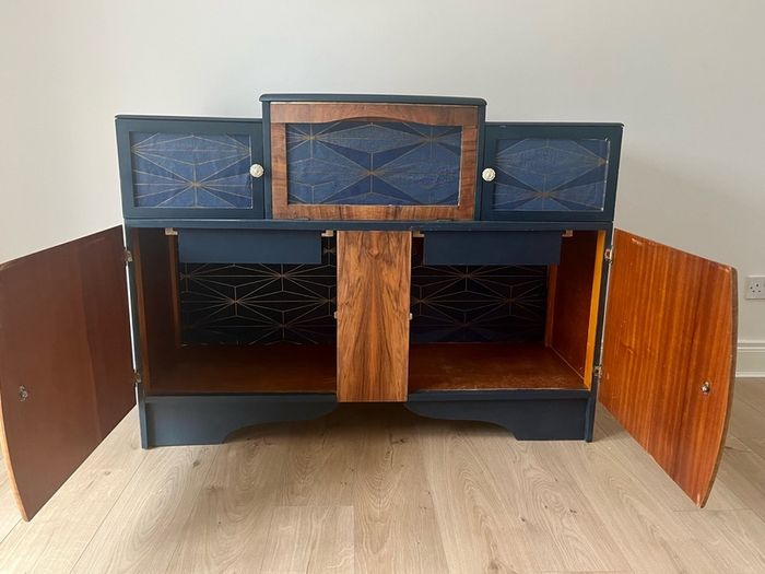 SALE!Stunning Vintage Cocktail Cabinet/Drinks Cabinet/ Sideboard