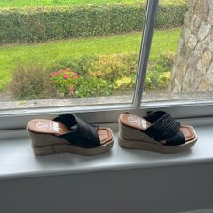 VigueraBlack Wedge