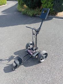 Electric golf trolley