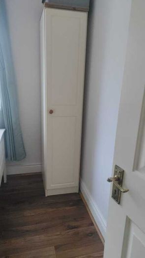 Bedroom furniture set