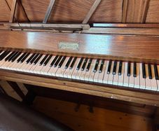 Piano upright