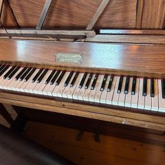Piano upright