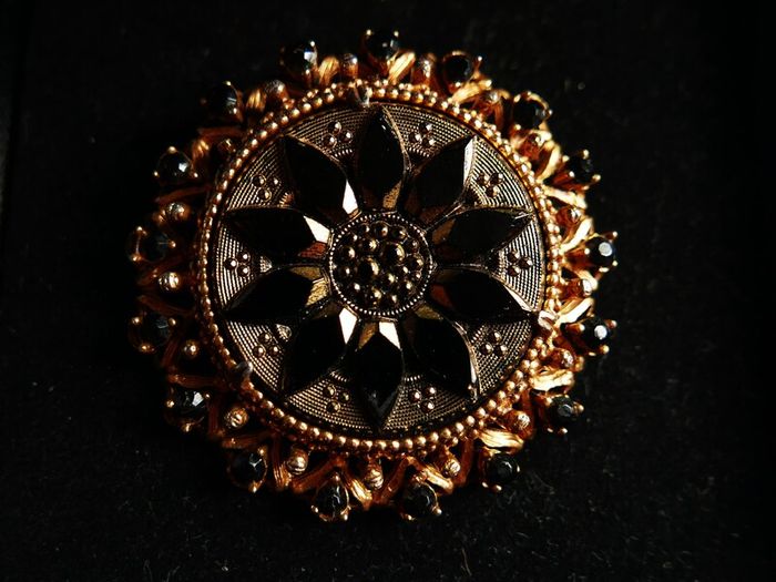 Antique Beautiful Florenza Goldtone Gilt Jet Art Brooch Pin