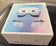 VR Meta Quest 3S 256GB All-In-One Virtual Reality Headset and Controllers