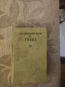 The Observer's Book Of Trees. Minature 1968 Hardback In Good Condition.  See Photos For Same.