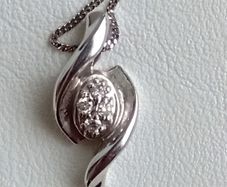 9ct white gold 18'' diamond pendant necklace boxed