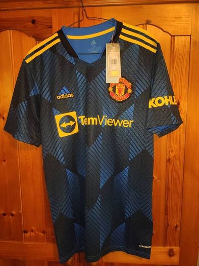 Manchester United jersey medium