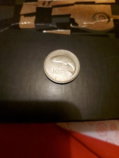 10p irish coin ,used condition,,year 2000,buyer collects or pays postage, extra 2 euros,