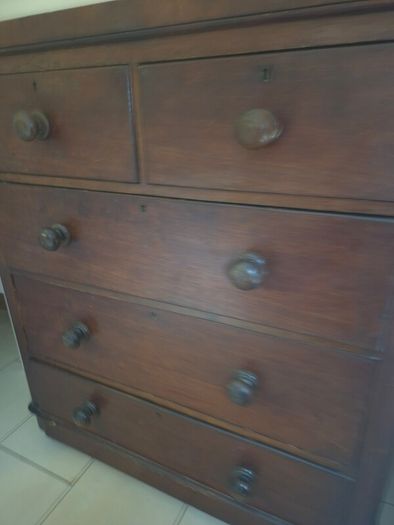 Antique chest of drawers.