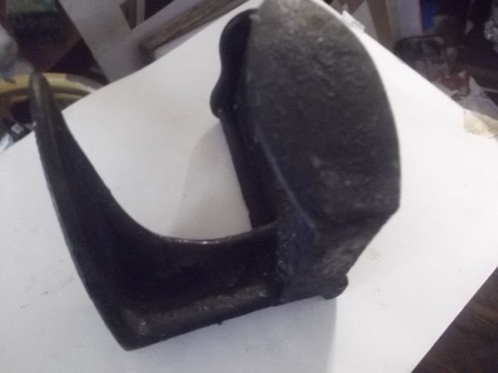 a antique cast irion shue maker  lass