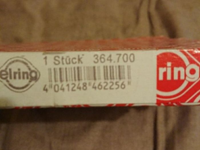 Audi 2.0tdi crankshaft seal with signal sender shed house clearance sale unwanted stuff gift car boot sale. Mechanic garage car repair engine foult