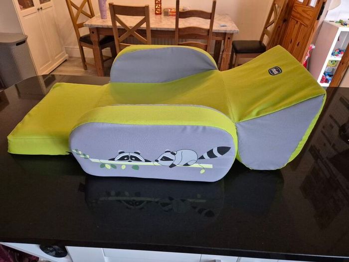 Chicco twist arm chair