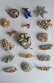 Vintage brooches collection