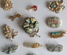 Vintage brooches collection