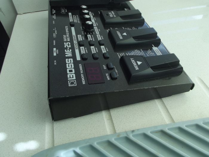 Boss ME-25 Guitar Effects Processor - includes power supply
