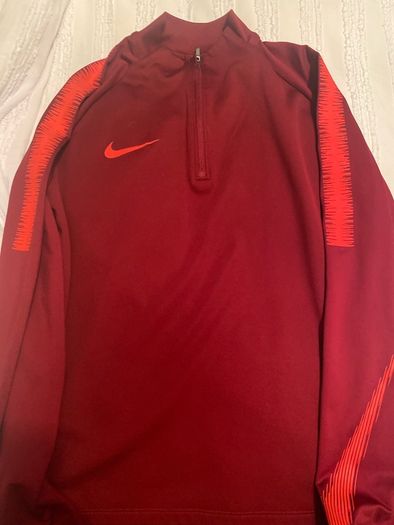 boys Nike sports top