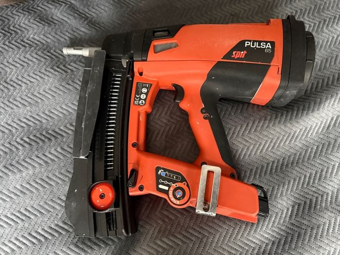 Spit Pulsa 65 / Gas nailer