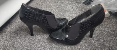 Black ankle shoes size 3 never worn
