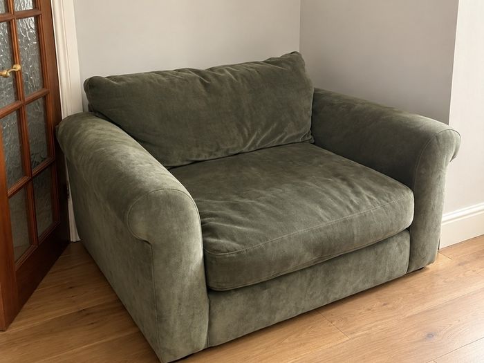 Snuggler chair