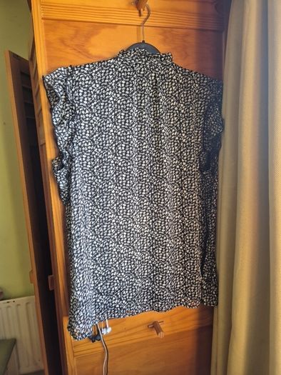 Tamara H. XL top TK Maxx
