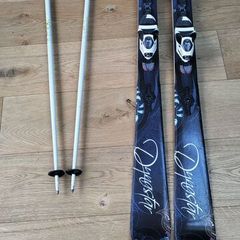 skis