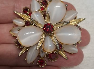 Vintage brooch opalite and garnets