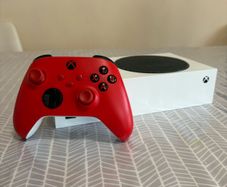 Xbox Series S and Controller