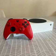 Xbox Series S and Controller