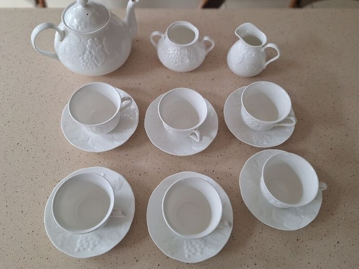 Wedgwood Strawberry & Vine Tea Set