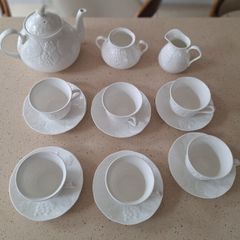Wedgwood Strawberry & Vine Tea Set