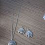jewellery matching earrings and necklace Image 4