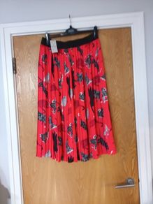 Helen Berman  (London) Red/Black  Pleated Animal Pattern.  S.14.  B.N.W.T