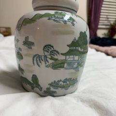Chinese Style Jar with Lid