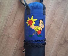 Kids punching bag + 2 pairs of gloves and pads